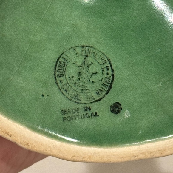 Bordallo Pinhiero Green Ivy Vintage 9 inch Candleholder - Picture 4 of 7